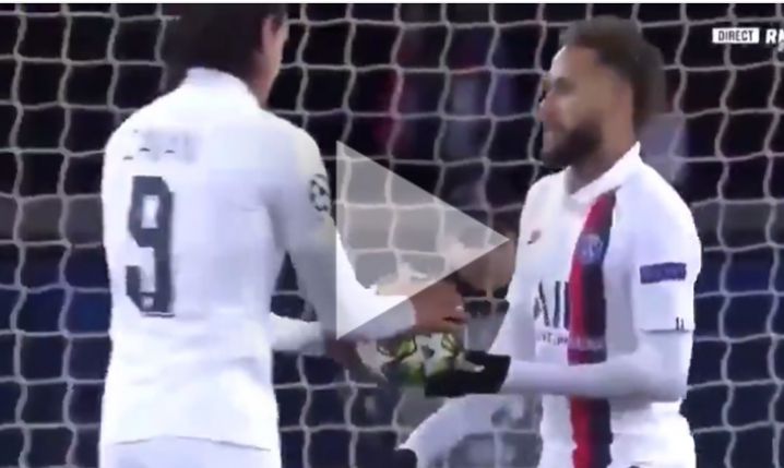 Neymar ODDAŁ rzut karny Cavaniemu! [VIDEO]